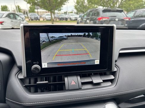 Used 2025 Toyota RAV4 XLE AWD/4WD image 27