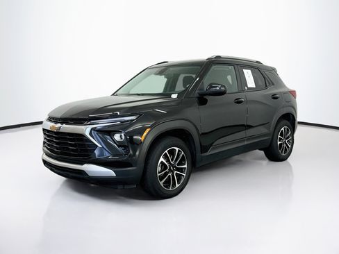 Used 2025 Chevrolet TrailBlazer LT AWD/4WD image 3