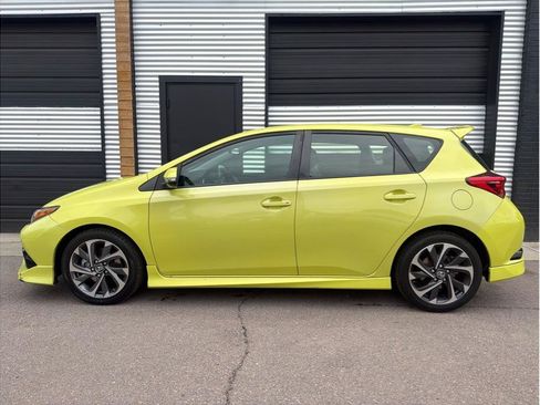 Used 2017 Toyota Corolla iM w/ Carpet Mat Package FWD image 7