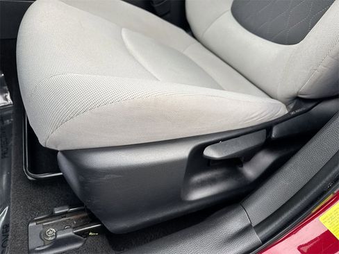 Used 2022 Toyota Corolla LE image 12