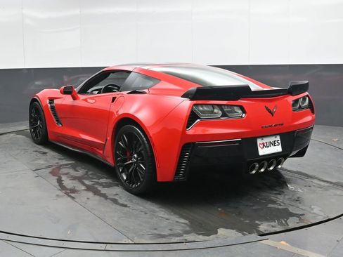 Used 2015 Chevrolet Corvette Z06 w/ 3LZ Preferred Equipment Group RWD image 8