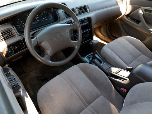 Used 1997 Toyota Camry CE image 4