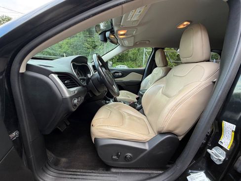 Used 2015 Jeep Cherokee Limited w/ Luxury Group AWD/4WD image 16