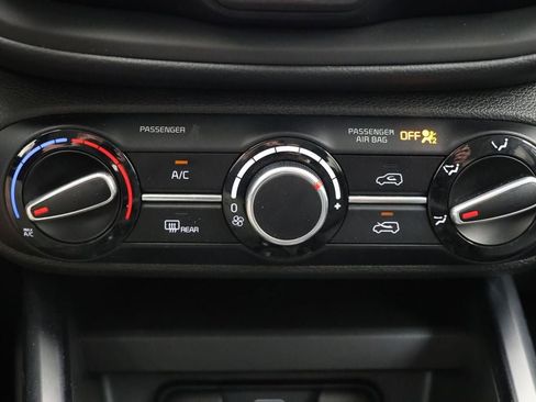 Used 2025 Kia Soul LX w/ LX Technology Package FWD image 22