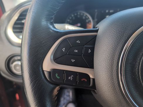 Used 2016 Jeep Renegade Latitude w/ Cold Weather Group FWD image 19