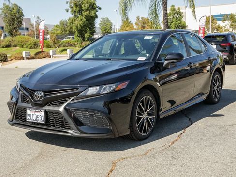 Used 2024 Toyota Camry SE FWD image 8