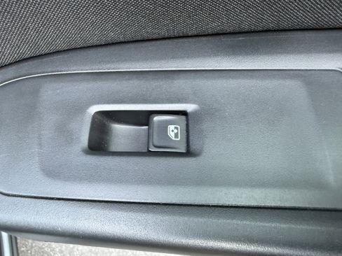 Used 2021 Volkswagen Atlas S image 32