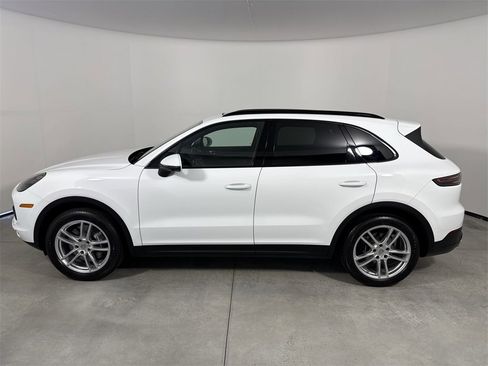 Certified 2022 Porsche Cayenne w/ Premium Package Plus image 2