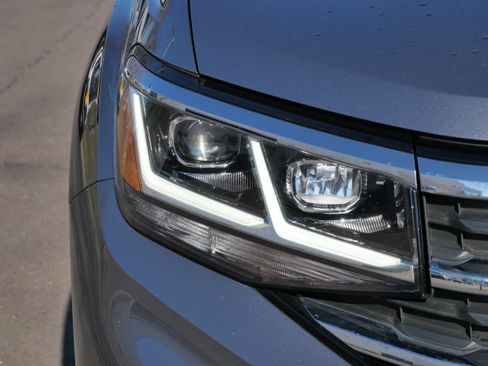 Certified 2023 Volkswagen Atlas SEL AWD/4WD image 16
