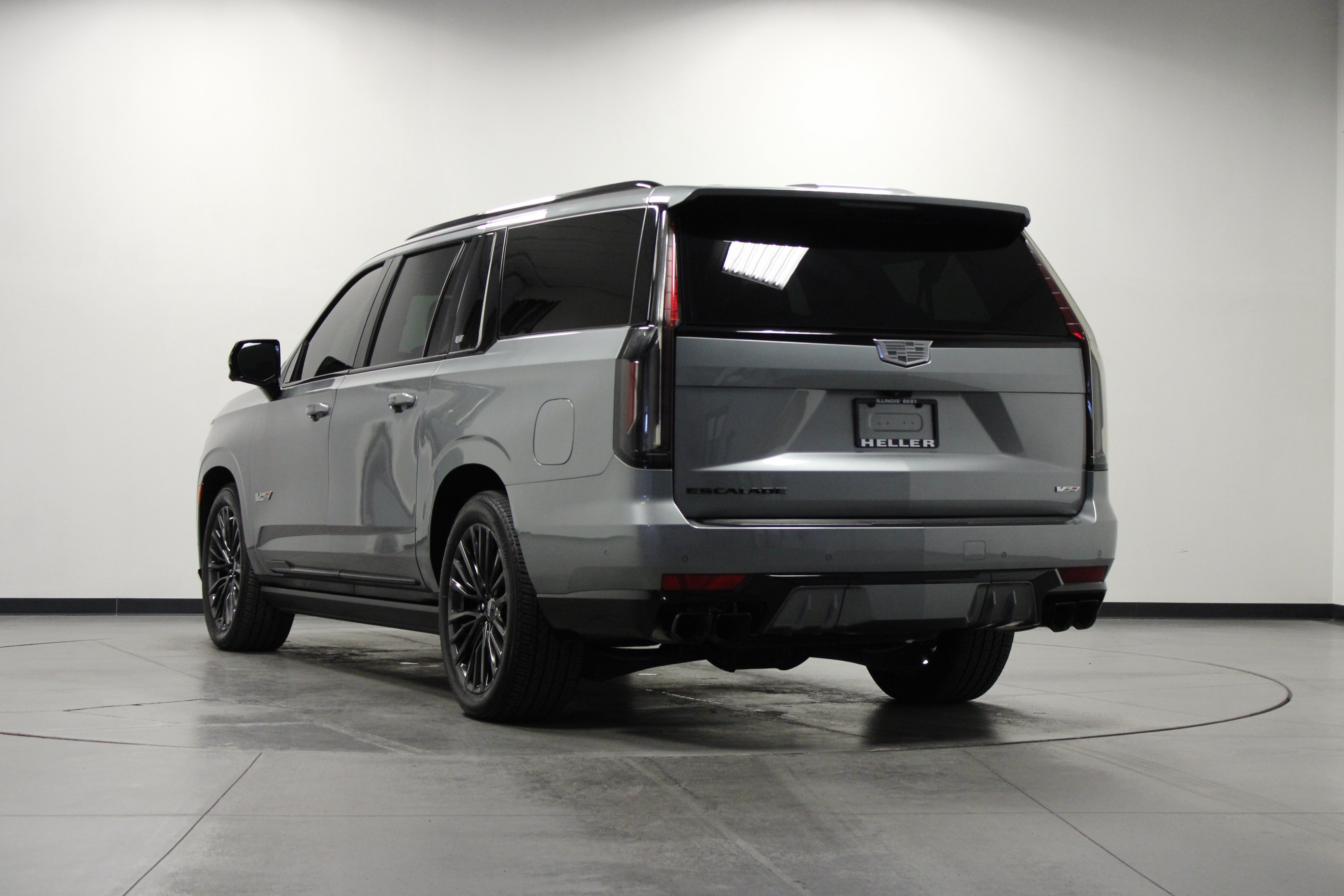 Used 2023 Cadillac Escalade ESV V AWD/4WD image 6
