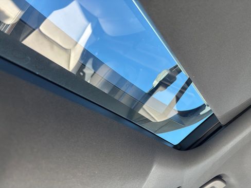 Used 2023 Land Rover Defender 110 X-Dynamic SE image 19