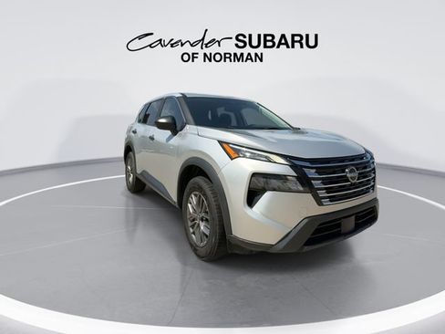Used 2024 Nissan Rogue S FWD image 2