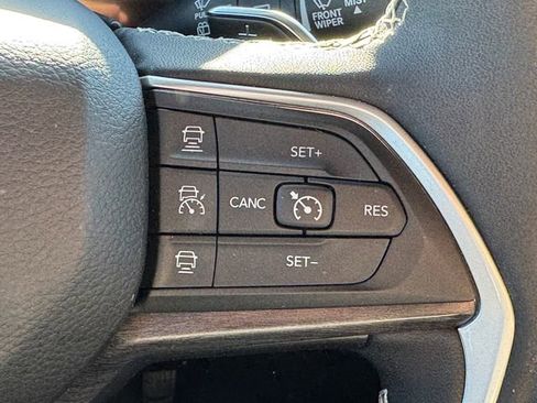 Used 2025 Jeep Grand Cherokee L Limited w/ Black Appearance Package image 25