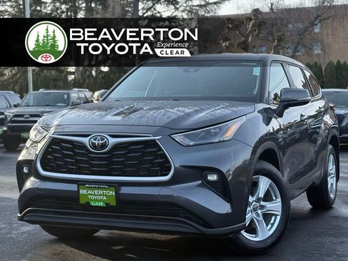 Used 2024 Toyota Highlander LE image 1