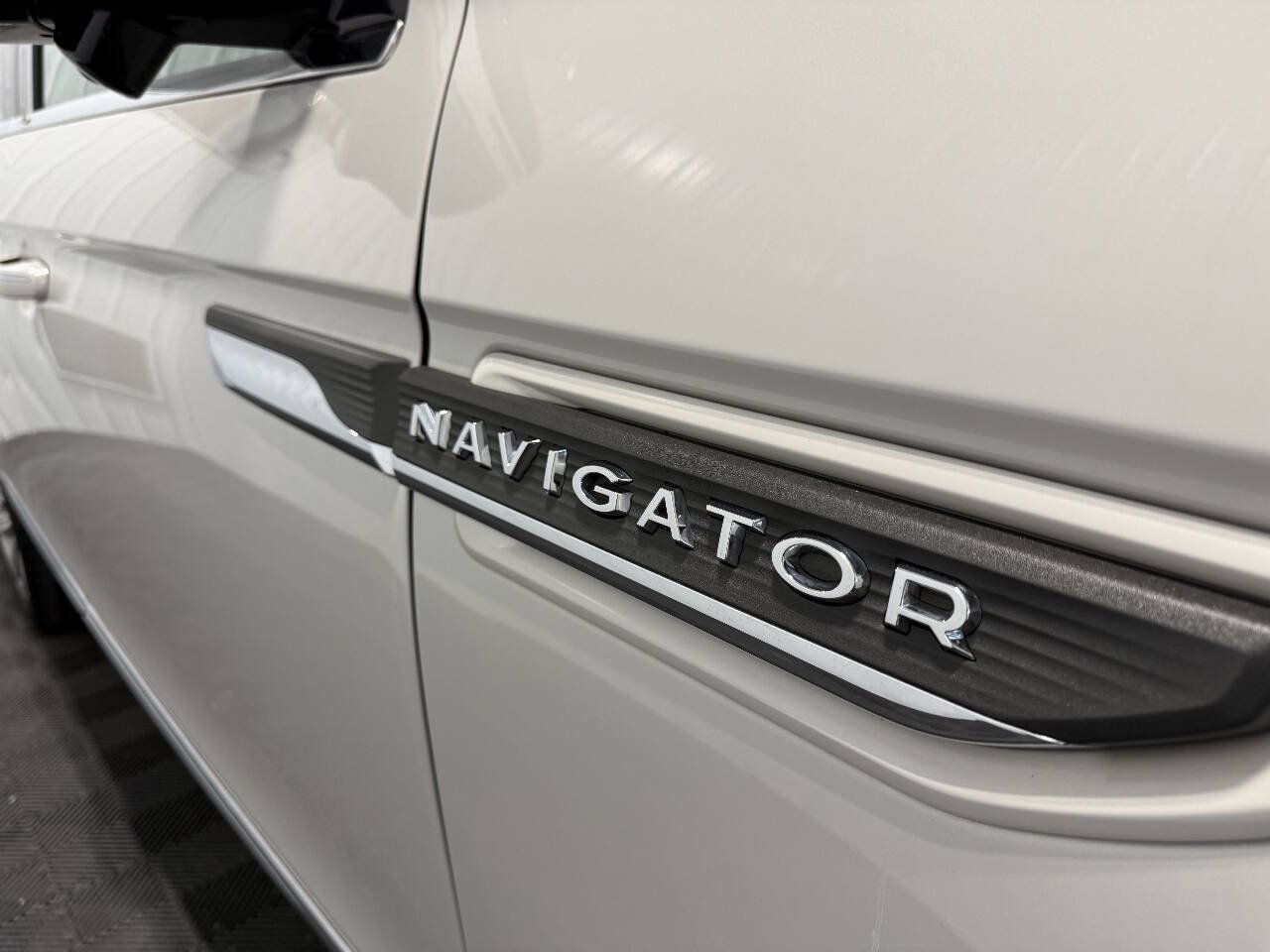 Used 2022 Lincoln Navigator L Reserve AWD/4WD image 4