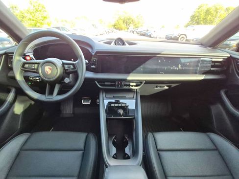 Used 2025 Porsche Macan 4S Electric AWD/4WD image 15