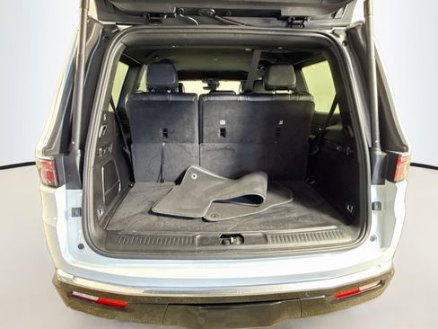 Used 2024 Jeep Wagoneer Series II w/ Flexible Seating Group RWD image 35