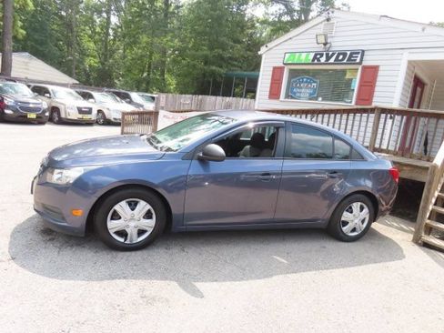 Used 2013 Chevrolet Cruze LS FWD image 8