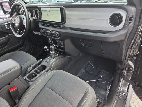 Used 2024 Jeep Gladiator Sport AWD/4WD image 16