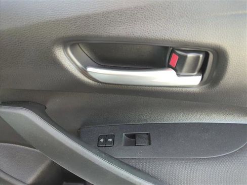 Used 2020 Toyota Corolla LE image 23