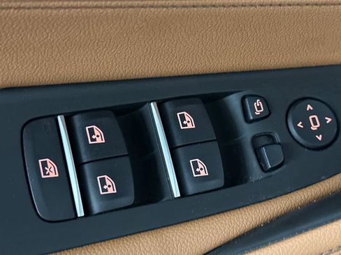 Used 2023 BMW 530e w/ Premium Package image 13