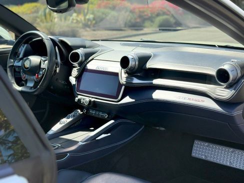 Used 2017 Ferrari GTC4Lusso image 21