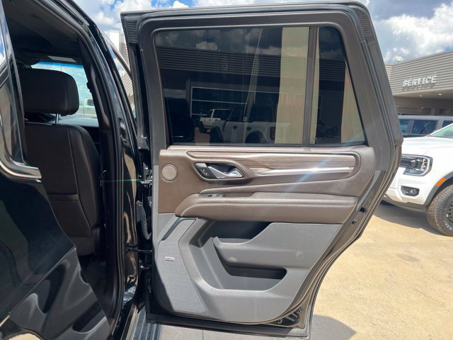 Used 2021 GMC Yukon Denali w/ Denali Premium Package AWD/4WD image 23