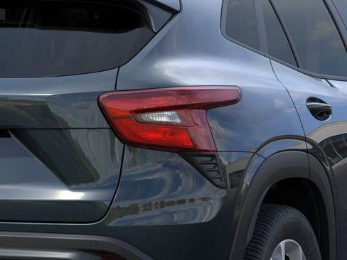 New 2026 Chevrolet Trax LS w/ LS Convenience Package FWD image 17