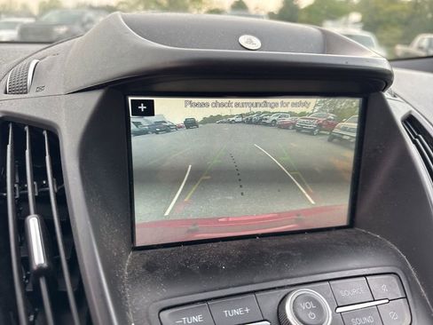 Used 2019 Ford Escape SE AWD/4WD image 17