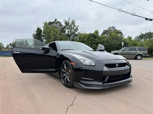 Used 2010 Nissan GT-R Premium image 18