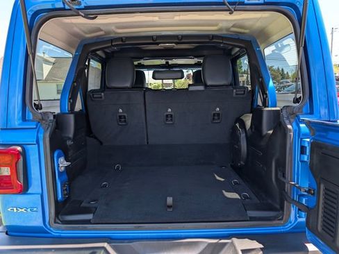 Used 2022 Jeep Wrangler Unlimited Sahara AWD/4WD image 12