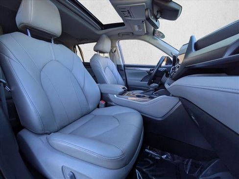Used 2020 Toyota Highlander Limited image 22