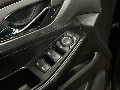 Used 2023 Chevrolet Traverse LT image 18