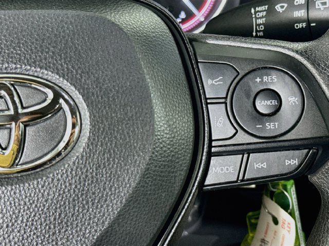 Used 2025 Toyota RAV4 LE AWD/4WD image 12