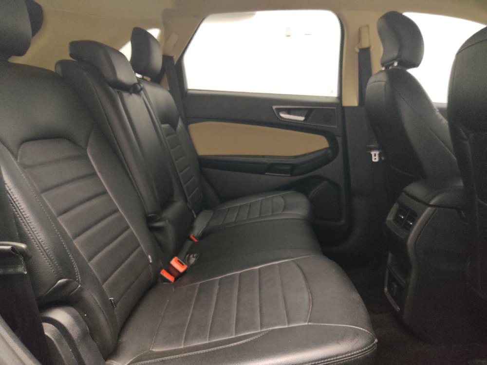 Used 2018 Ford Edge SE FWD image 19