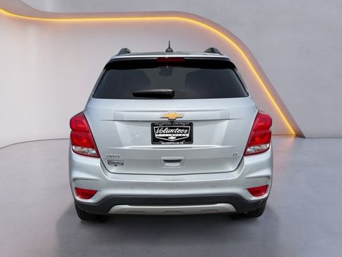 Used 2020 Chevrolet Trax LT w/ Driver Confidence Package FWD image 4