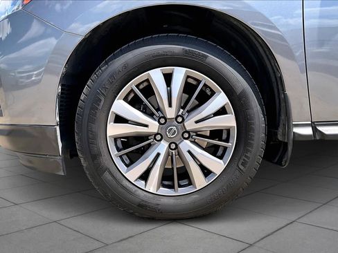 Used 2017 Nissan Pathfinder S image 11