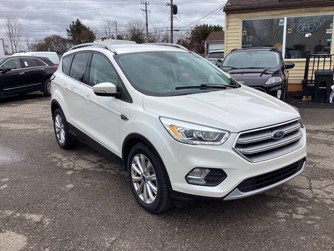 Used 2017 Ford Escape Titanium image 3
