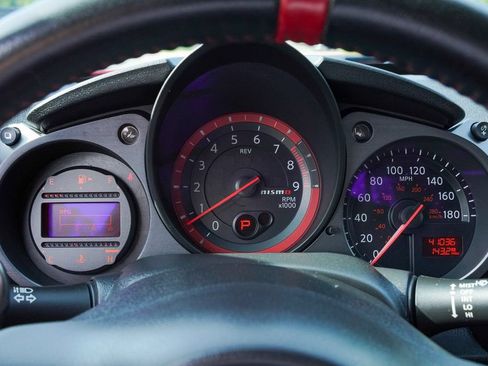 Used 2017 Nissan 370Z NISMO RWD image 16