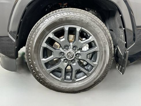 Used 2024 Toyota Sequoia Platinum AWD/4WD image 33