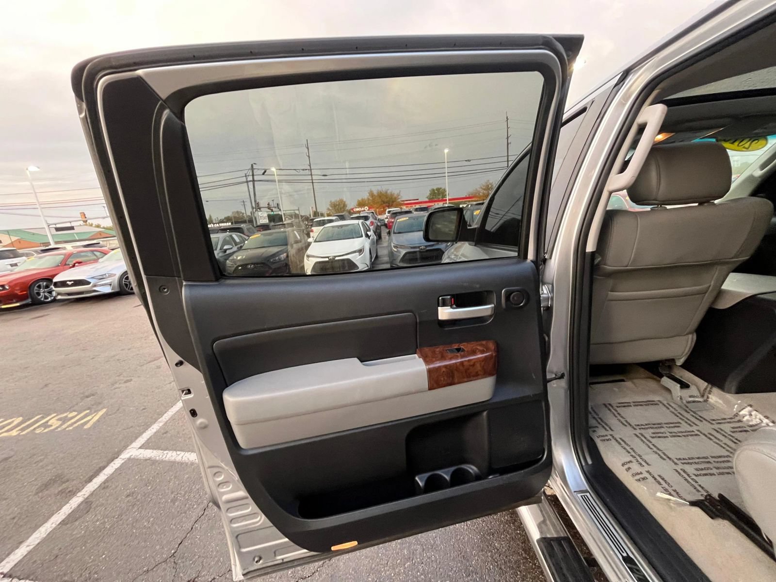 Used 2010 Toyota Tundra Limited w/ Platinum Pkg AWD/4WD image 40