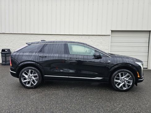 New 2026 Cadillac Optiq Luxury 2 image 10