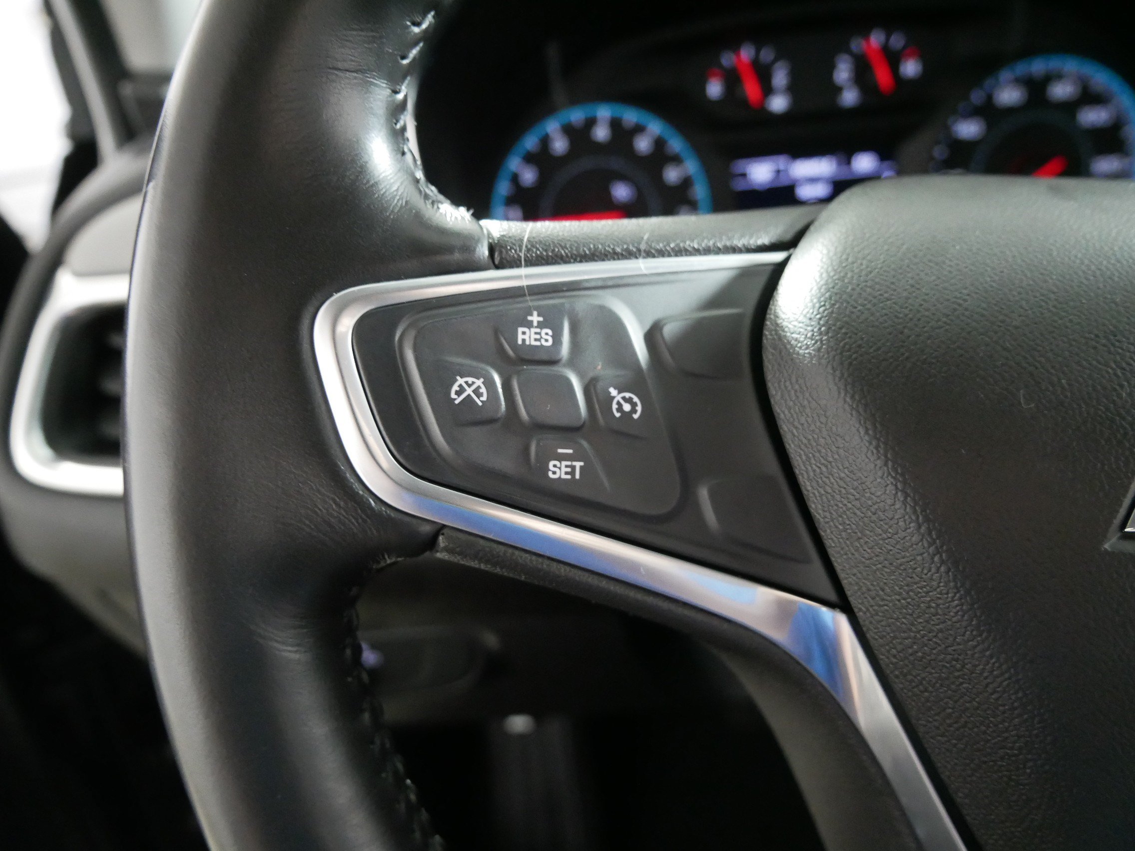 Used 2018 Chevrolet Equinox LT w/ LPO, Floor Liner Package AWD/4WD image 27