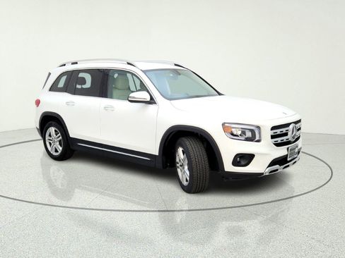 Certified 2022 Mercedes-Benz GLB 250 4MATIC w/ Premium Package Lite image 5