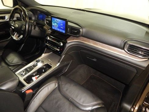 Used 2021 Ford Explorer Platinum w/ Equipment Group 601A AWD/4WD image 19
