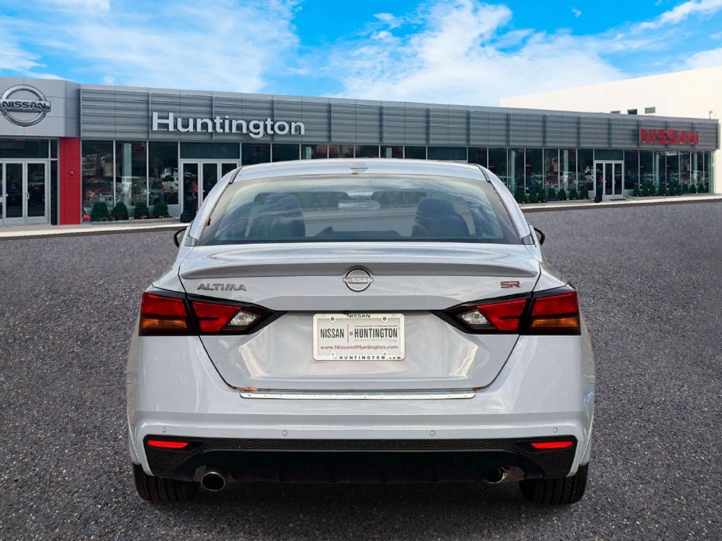 Used 2023 Nissan Altima 2.5 SR FWD image 9