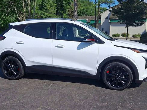 Certified 2023 Chevrolet Bolt EUV LT w/ Convenience Package FWD image 4