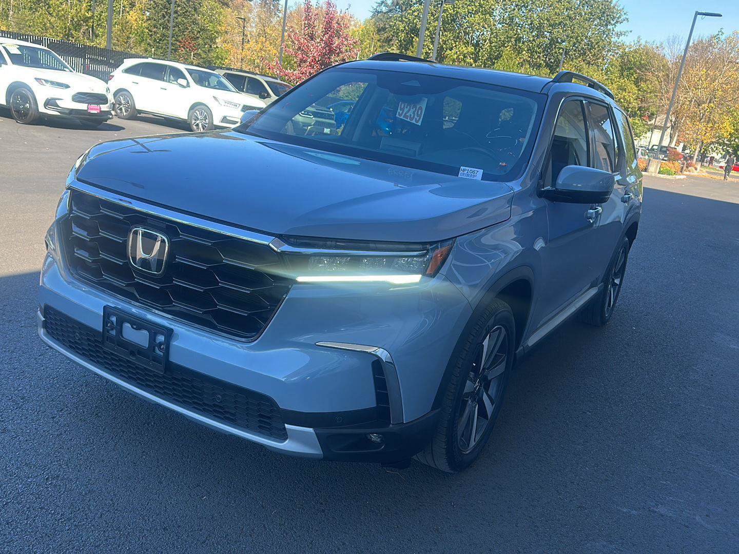 Used 2025 Honda Pilot Touring image 1