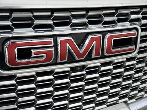 Used 2023 GMC Yukon XL Denali AWD/4WD image 32