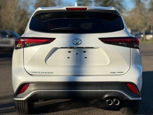 Used 2023 Toyota Highlander XSE image 4